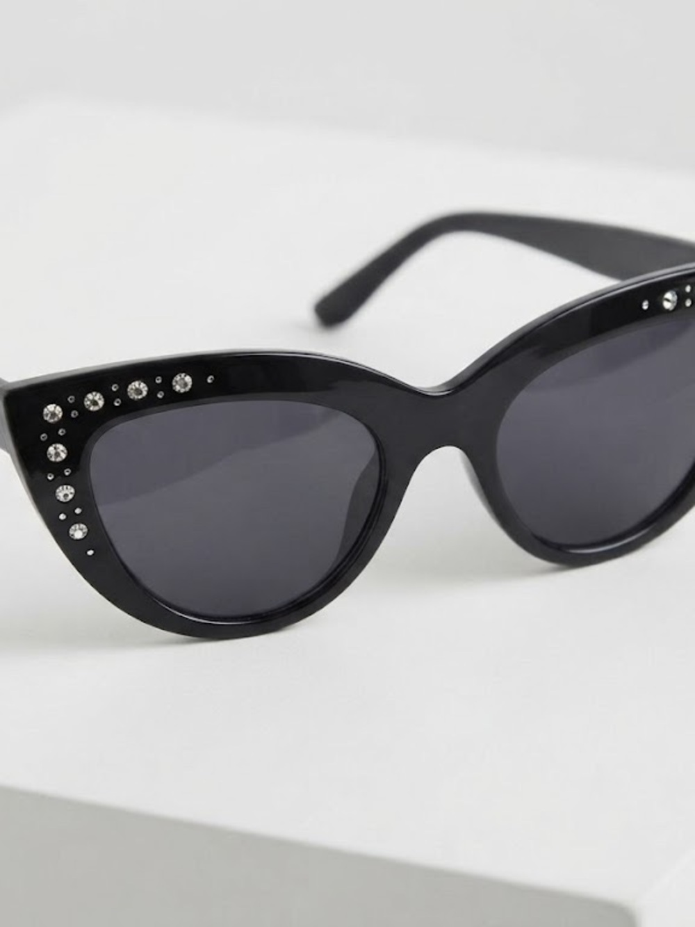 Classic Black Women's Sunglasses - Sleek Cat-Eye Frame